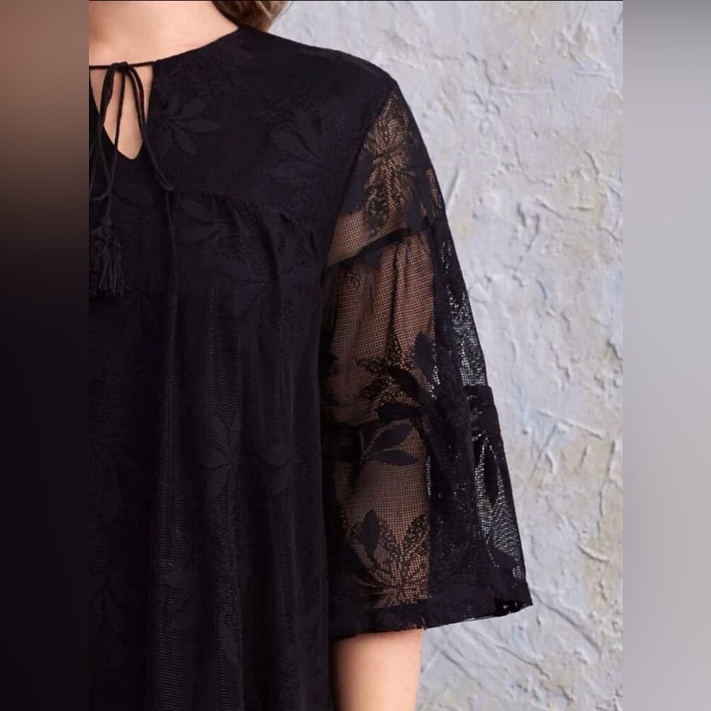 Mulvari plus fringe tie neck